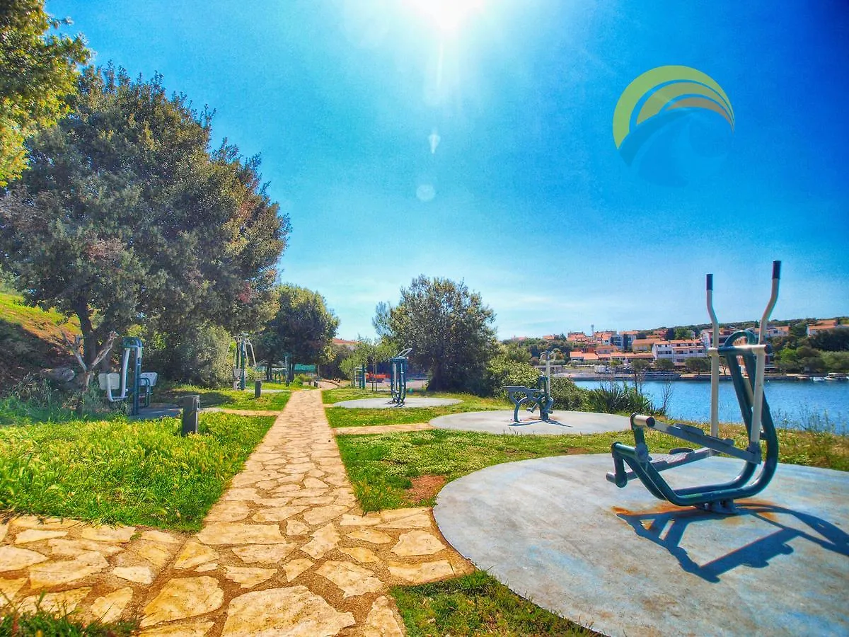 Apartments Slavica 1356 Pjescana Uvala
