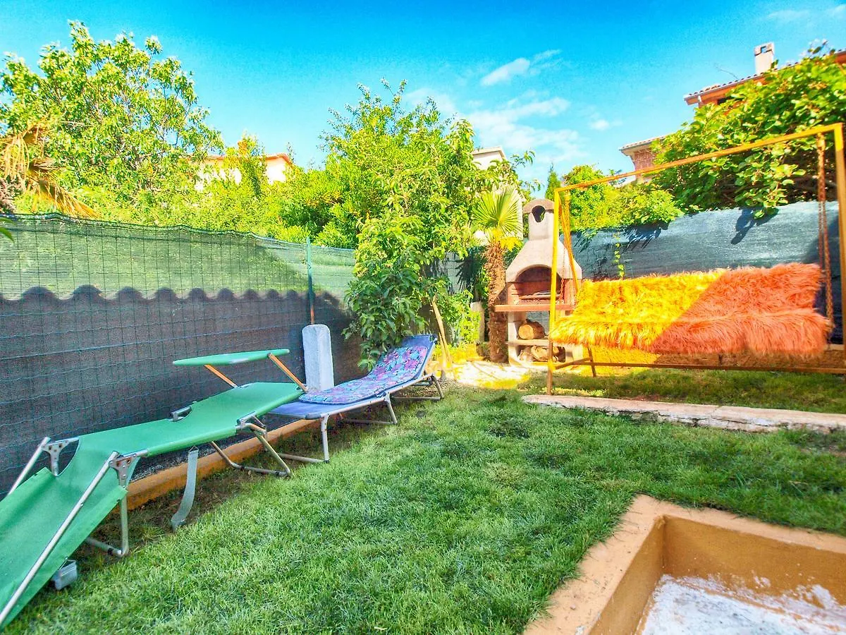 Apartments Slavica 1356 Pjescana Uvala 0*,  Croatia