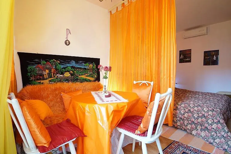 Apartments Slavica 1356 Pjescana Uvala 0*,  Croatia
