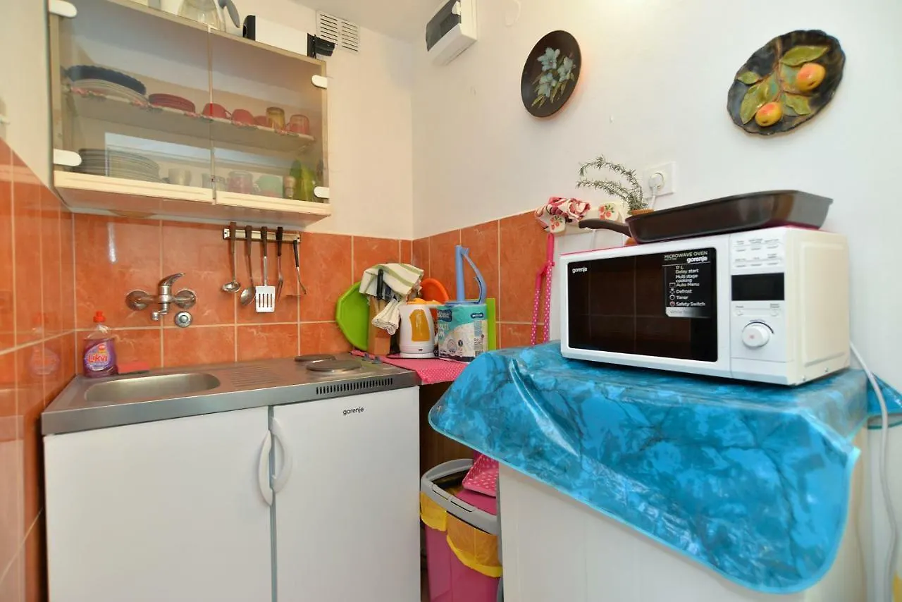 Apartments Slavica 1356 Pjescana Uvala Croatia