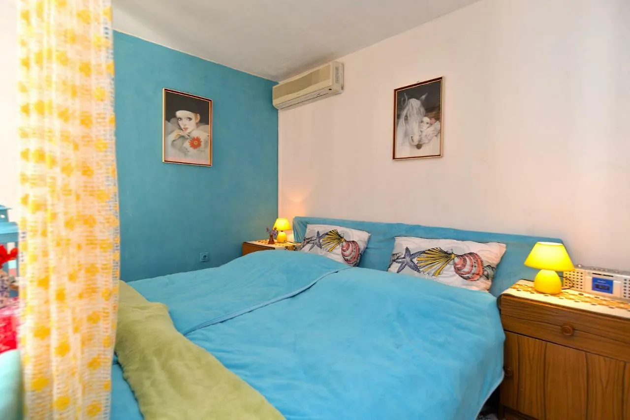 Apartments Slavica 1356 Pjescana Uvala 0*,  Croatia