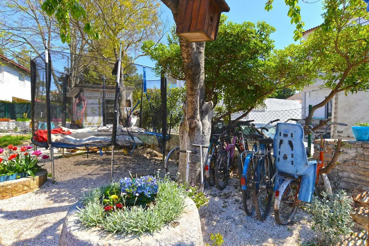 Apartments Slavica 1356 Pjescana Uvala