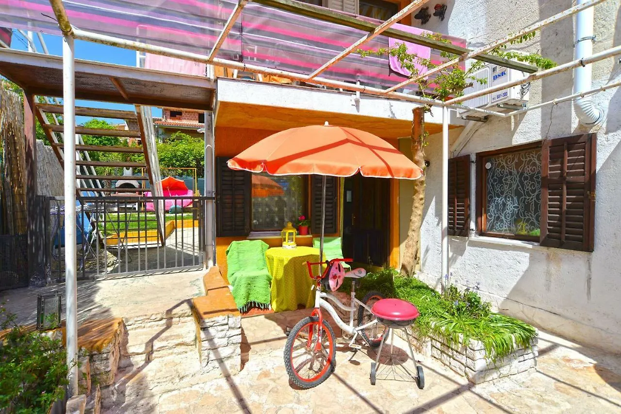 Apartments Slavica 1356 Pjescana Uvala Croatia
