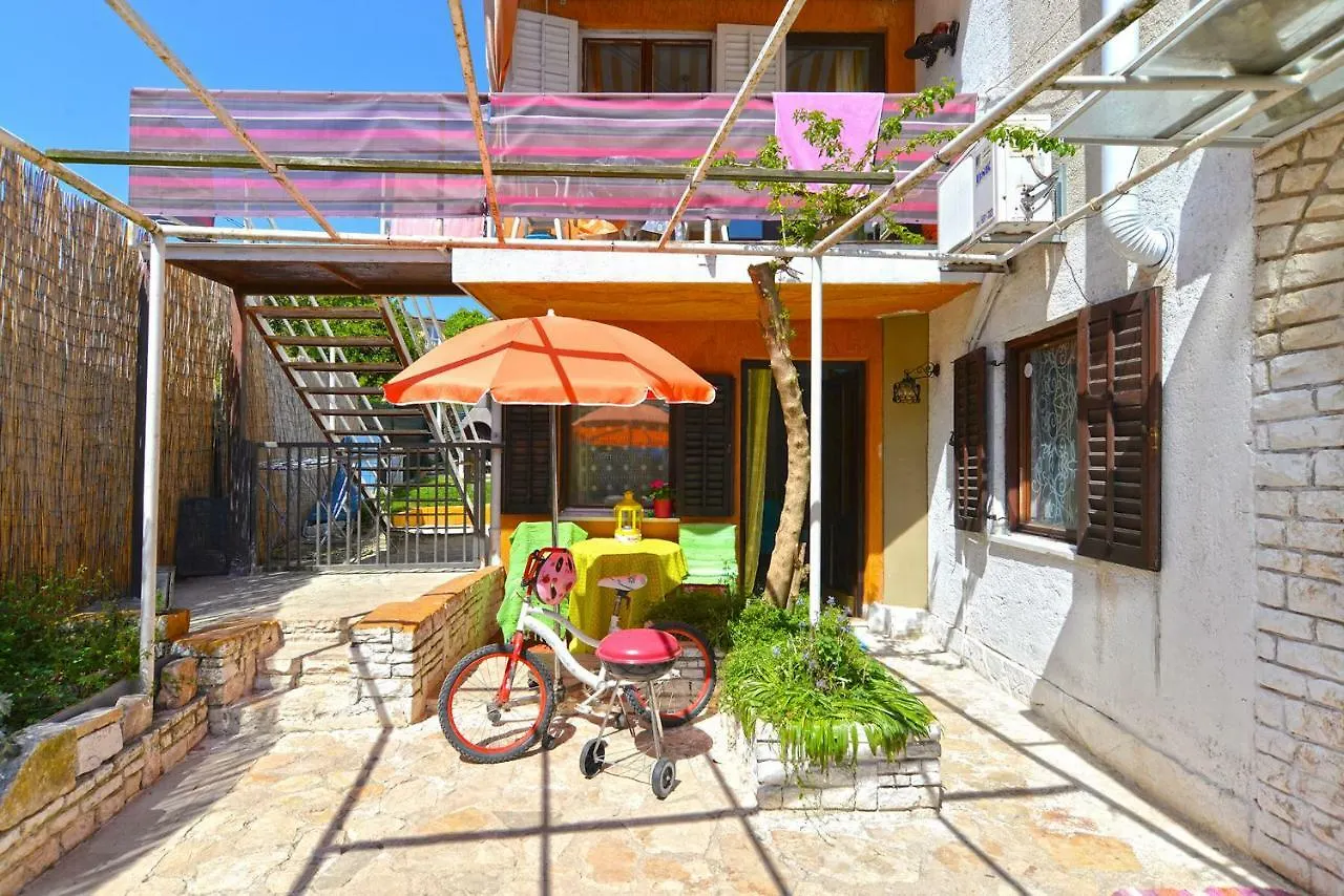 Apartments Slavica 1356 Pjescana Uvala